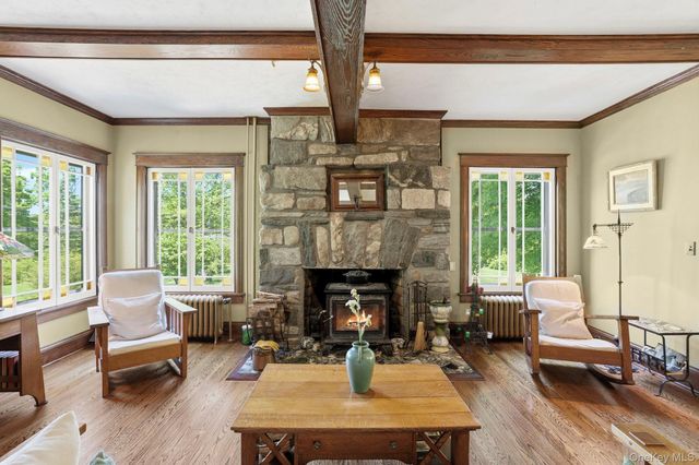 8 Elmer Galloway Road, Katonah, NY 10536