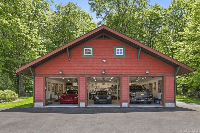 8 Elmer Galloway Road, Katonah, NY 10536