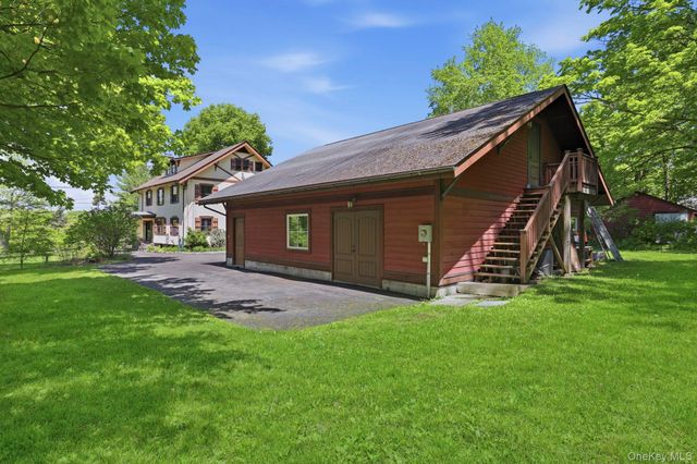 8 Elmer Galloway Road, Katonah, NY 10536