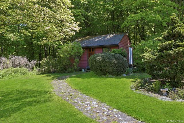 8 Elmer Galloway Road, Katonah, NY 10536