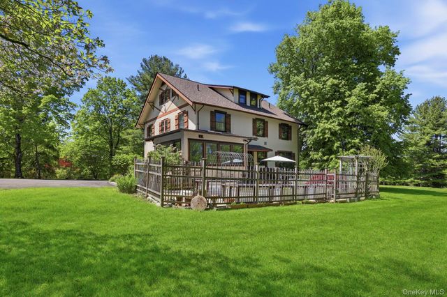 8 Elmer Galloway Road, Katonah, NY 10536