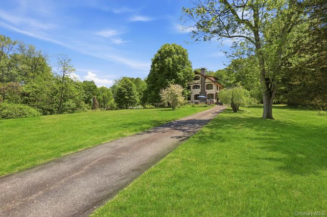 8 Elmer Galloway Road, Katonah, NY 10536