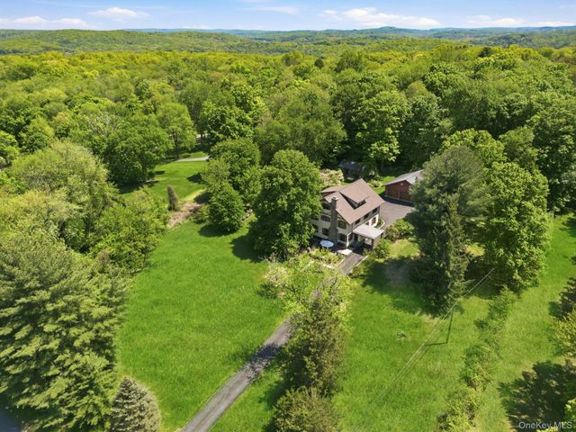 8 Elmer Galloway Road, Katonah, NY 10536