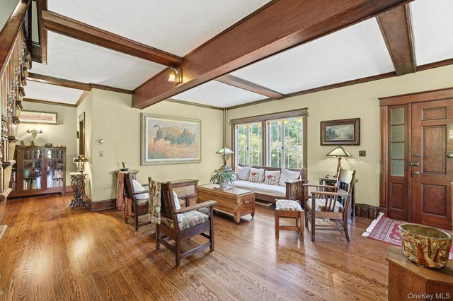 8 Elmer Galloway Road, Katonah, NY 10536