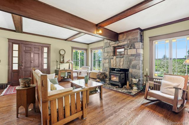 8 Elmer Galloway Road, Katonah, NY 10536