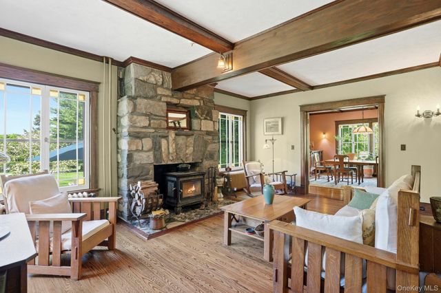 8 Elmer Galloway Road, Katonah, NY 10536