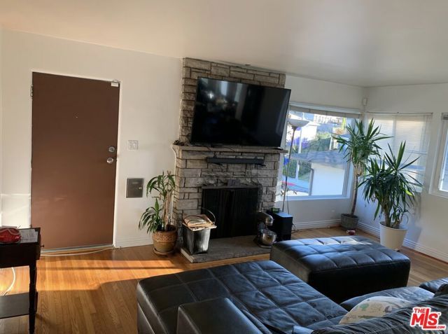 5037 Parkglen Avenue, Los Angeles, CA 90043