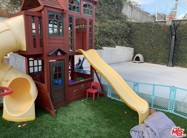 5037 Parkglen Avenue, Los Angeles, CA 90043