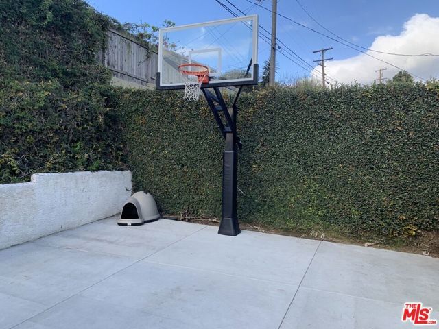 5037 Parkglen Avenue, Los Angeles, CA 90043