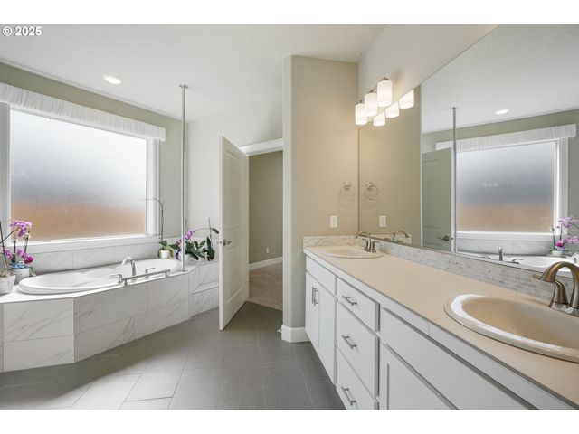 4346 Se CEDAR St, Hillsboro, OR 97123