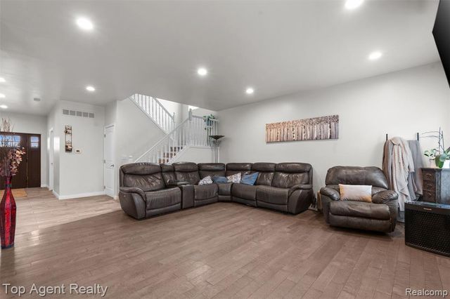 36738 Vine Drive, Sterling Heights, MI 48312