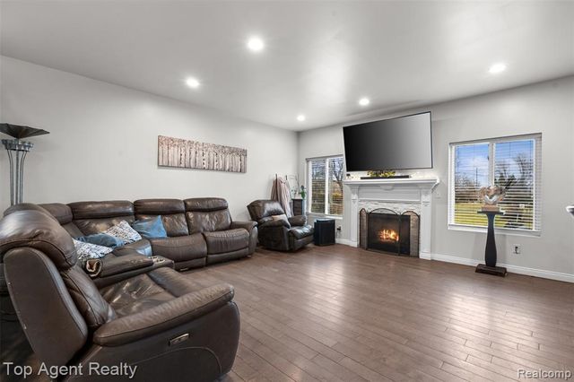 36738 Vine Drive, Sterling Heights, MI 48312