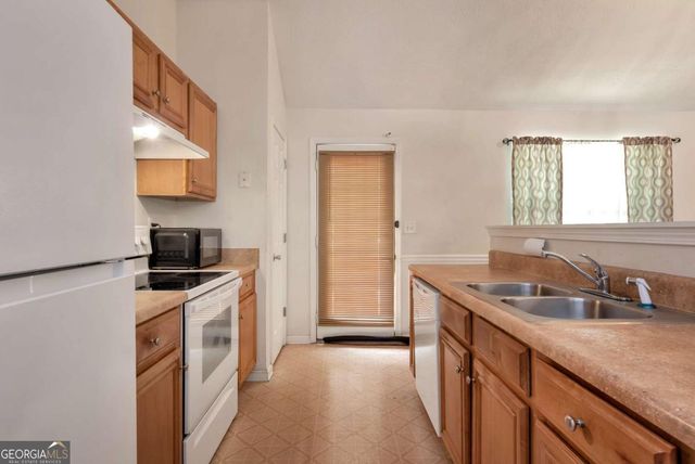 317 Tap Root Lane, College Park, GA 30349