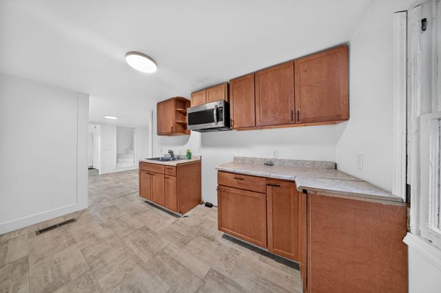 1644 Logan Avenue, Waterloo, IA 50703