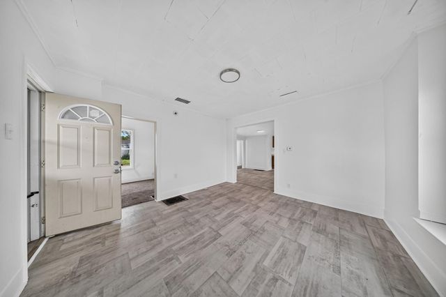 1644 Logan Avenue, Waterloo, IA 50703