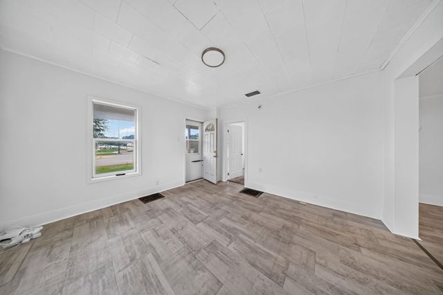 1644 Logan Avenue, Waterloo, IA 50703
