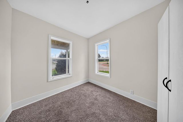 1644 Logan Avenue, Waterloo, IA 50703