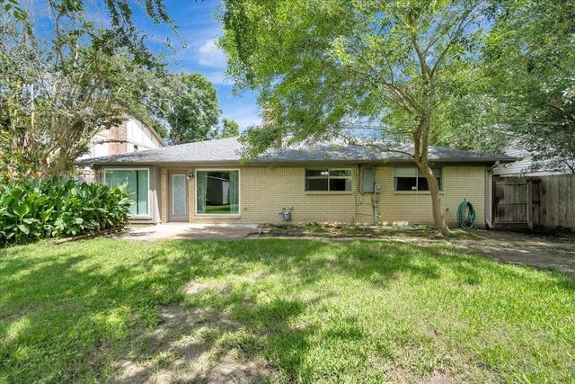 16226 Mill Point Drive, Houston, TX 77059
