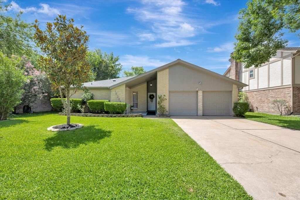 16226 Mill Point Drive, Houston, TX 77059
