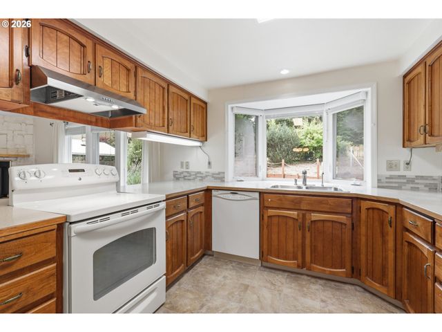 28722 Sw WILDHAVEN Ln, Hillsboro, OR 97123