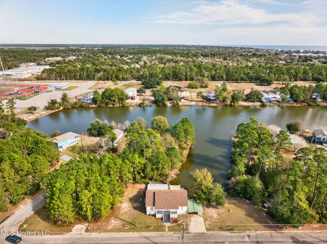 410 Wittman Avenue, Pass Christian, MS 39571