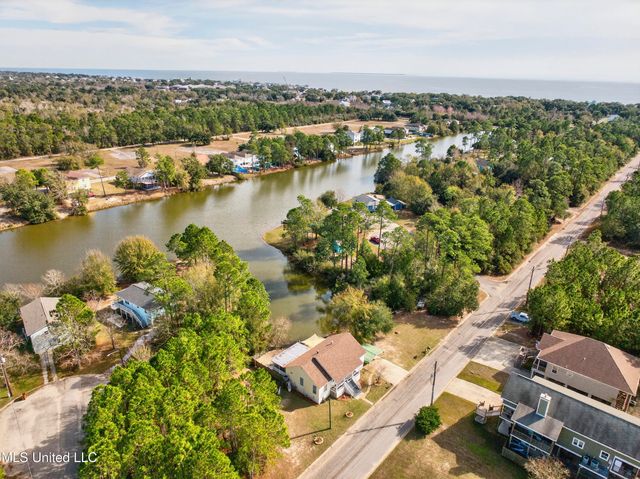 410 Wittman Avenue, Pass Christian, MS 39571