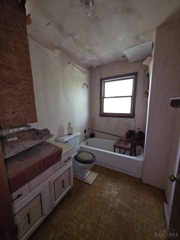 2460 Montana Avenue, Cincinnati, OH 45211
