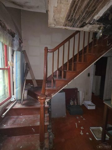 2460 Montana Avenue, Cincinnati, OH 45211