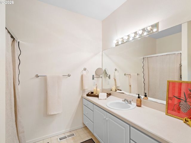 13210 Se 7TH St J45, Vancouver, WA 98683