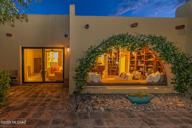5545 N Entrada Quince, Tucson, AZ 85718