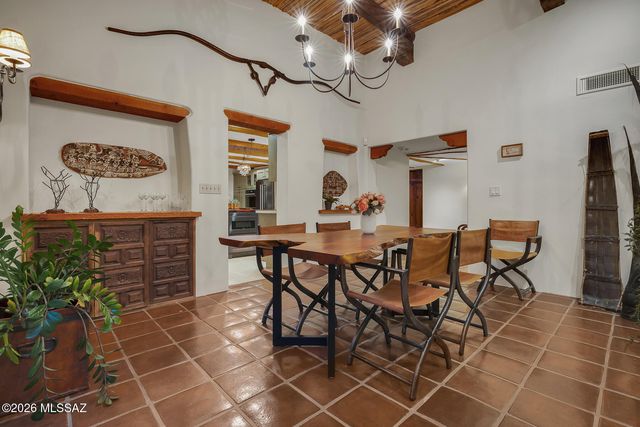 5545 N Entrada Quince, Tucson, AZ 85718