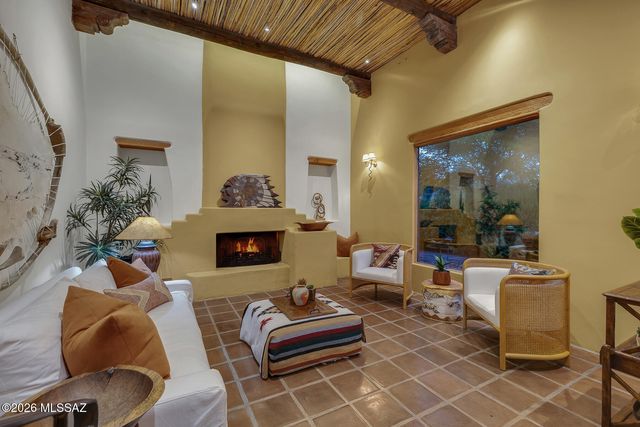 5545 N Entrada Quince, Tucson, AZ 85718