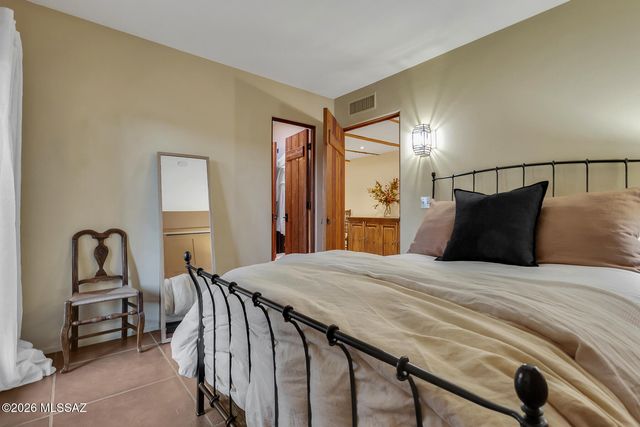 5545 N Entrada Quince, Tucson, AZ 85718