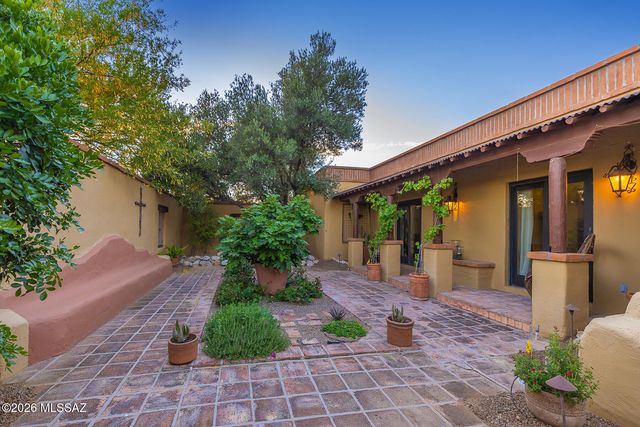 5545 N Entrada Quince, Tucson, AZ 85718