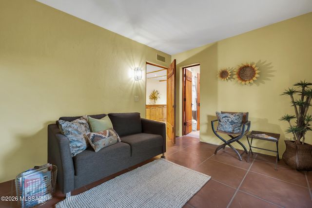 5545 N Entrada Quince, Tucson, AZ 85718
