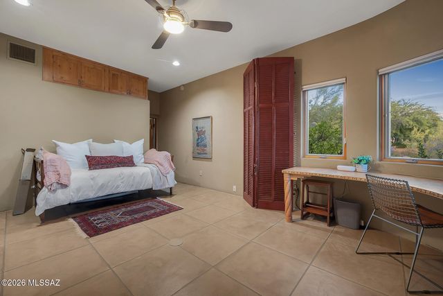 5545 N Entrada Quince, Tucson, AZ 85718