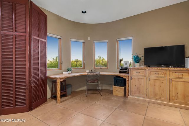 5545 N Entrada Quince, Tucson, AZ 85718