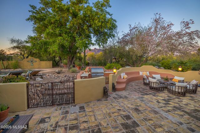 5545 N Entrada Quince, Tucson, AZ 85718