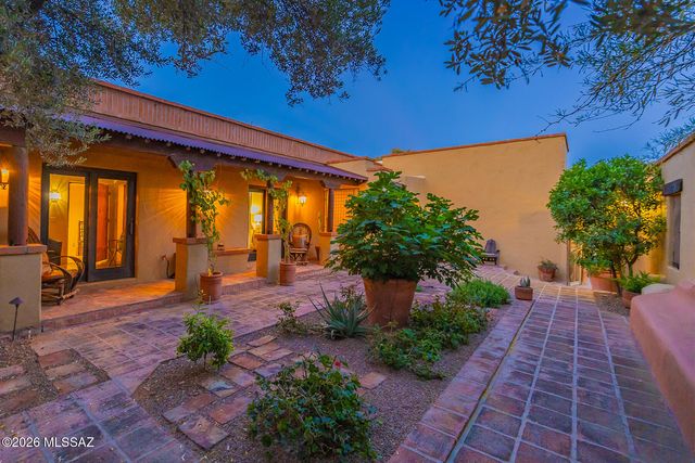 5545 N Entrada Quince, Tucson, AZ 85718