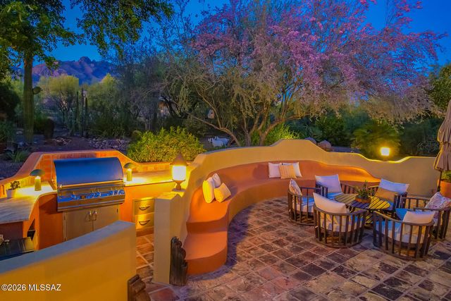 5545 N Entrada Quince, Tucson, AZ 85718