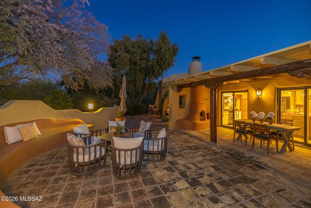 5545 N Entrada Quince, Tucson, AZ 85718