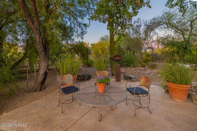 5545 N Entrada Quince, Tucson, AZ 85718