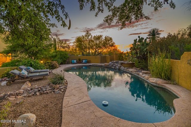 5545 N Entrada Quince, Tucson, AZ 85718