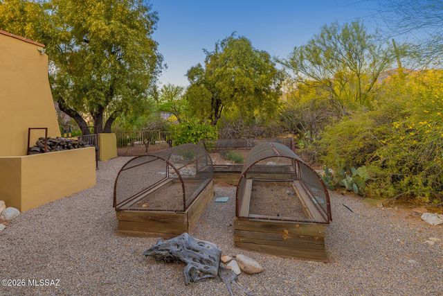 5545 N Entrada Quince, Tucson, AZ 85718