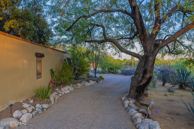 5545 N Entrada Quince, Tucson, AZ 85718