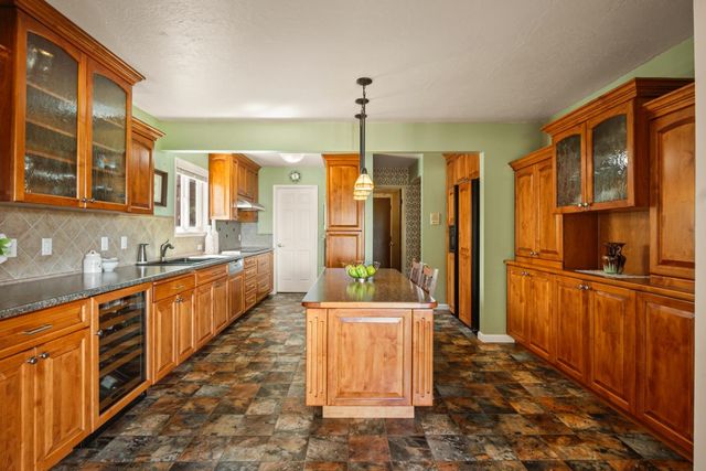 773 Lakeview Way, Redwood City, CA 94062
