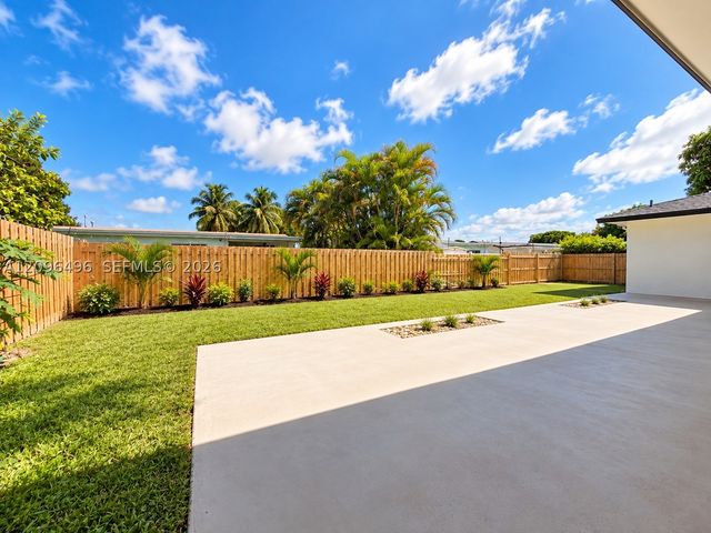 11701 NW 14th St, Pembroke Pines, FL 33026