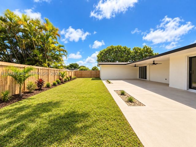 11701 NW 14th St, Pembroke Pines, FL 33026