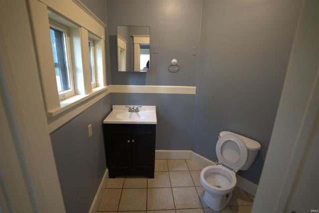 1004 W LaSalle Court, South Bend, IN 46616