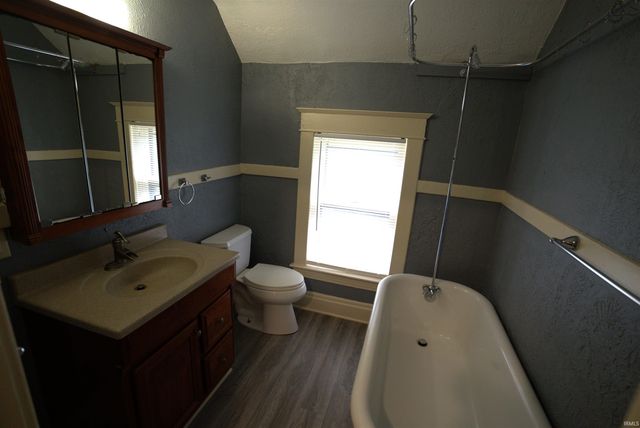 1004 W LaSalle Court, South Bend, IN 46616